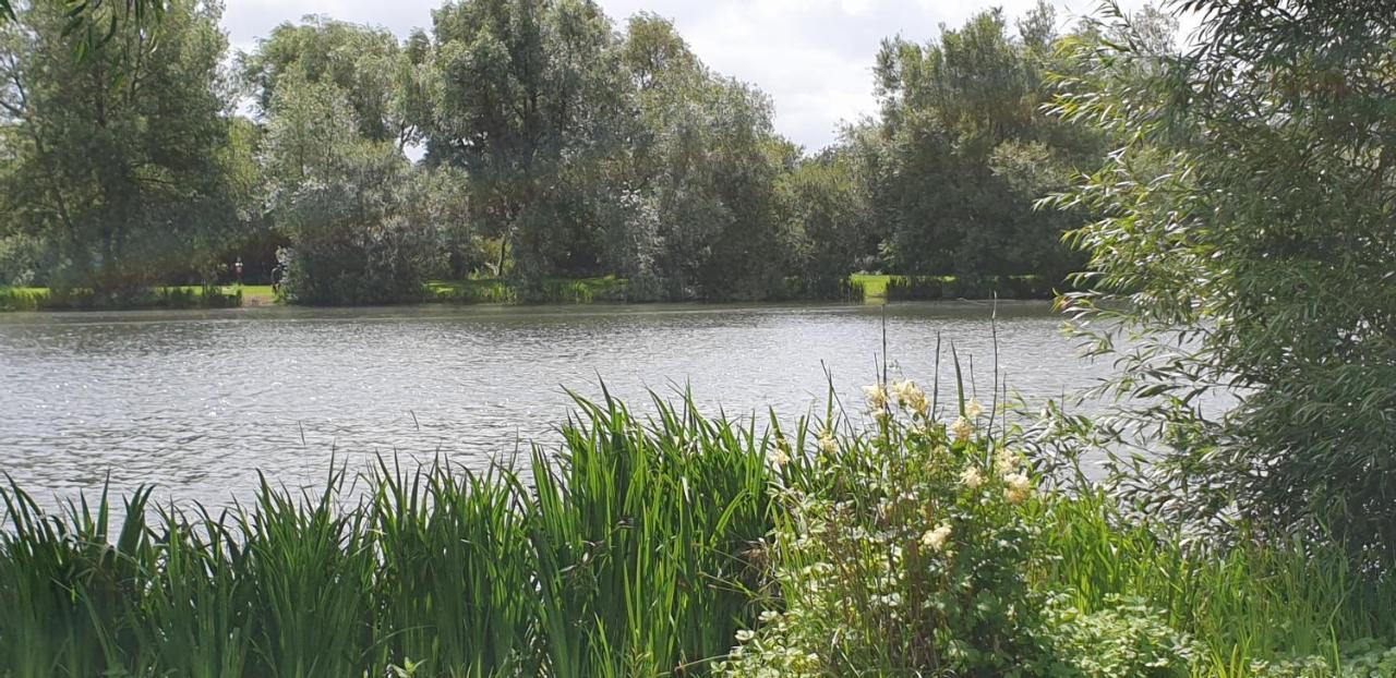 Lakeside Cotswold Holiday Home Cirencester Eksteriør bilde