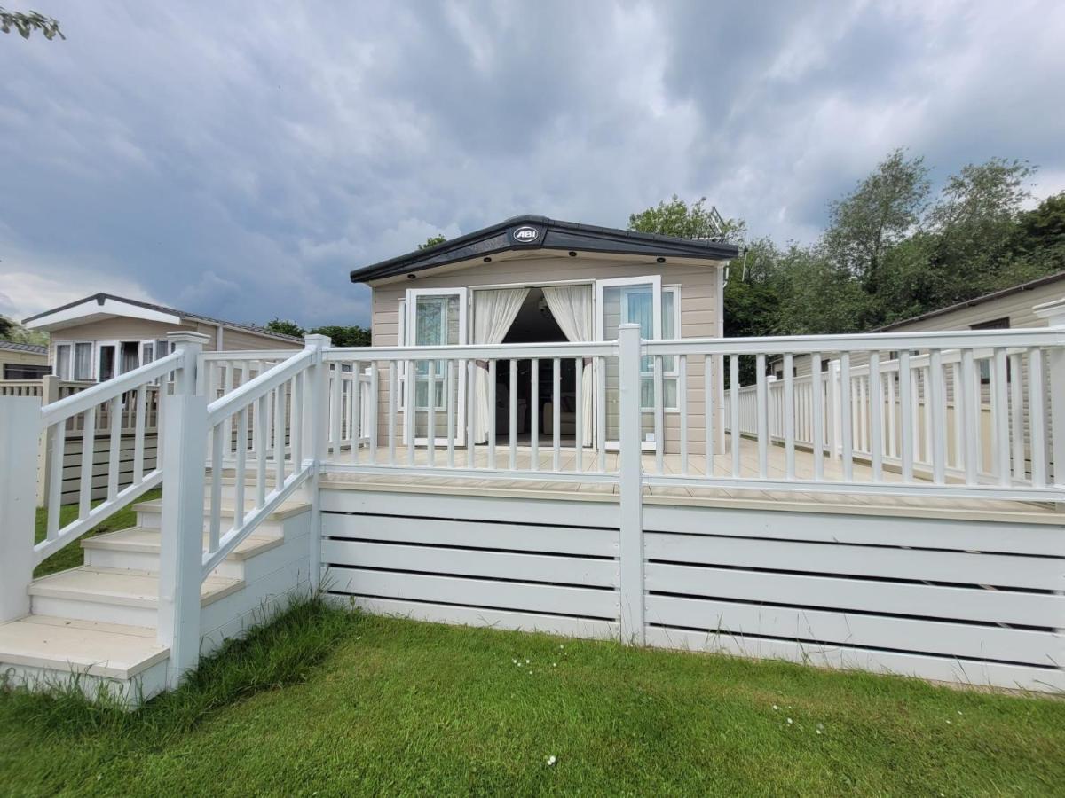 Lakeside Cotswold Holiday Home Cirencester Eksteriør bilde