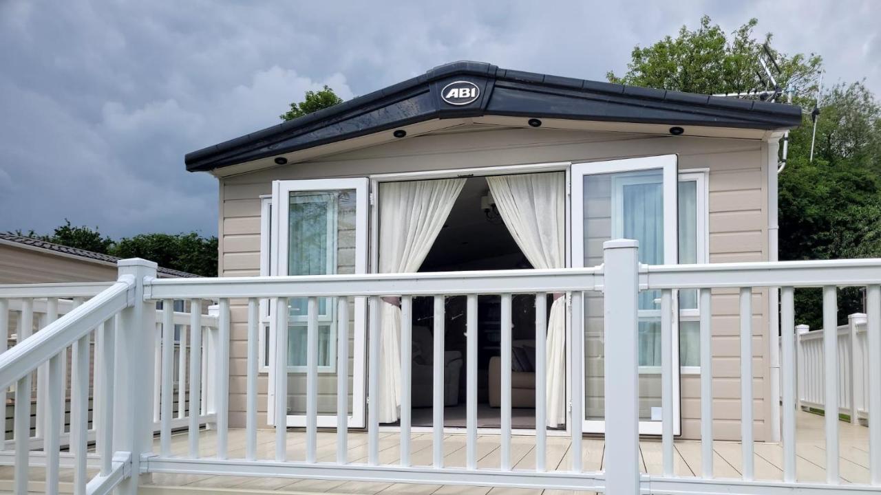 Lakeside Cotswold Holiday Home Cirencester Eksteriør bilde