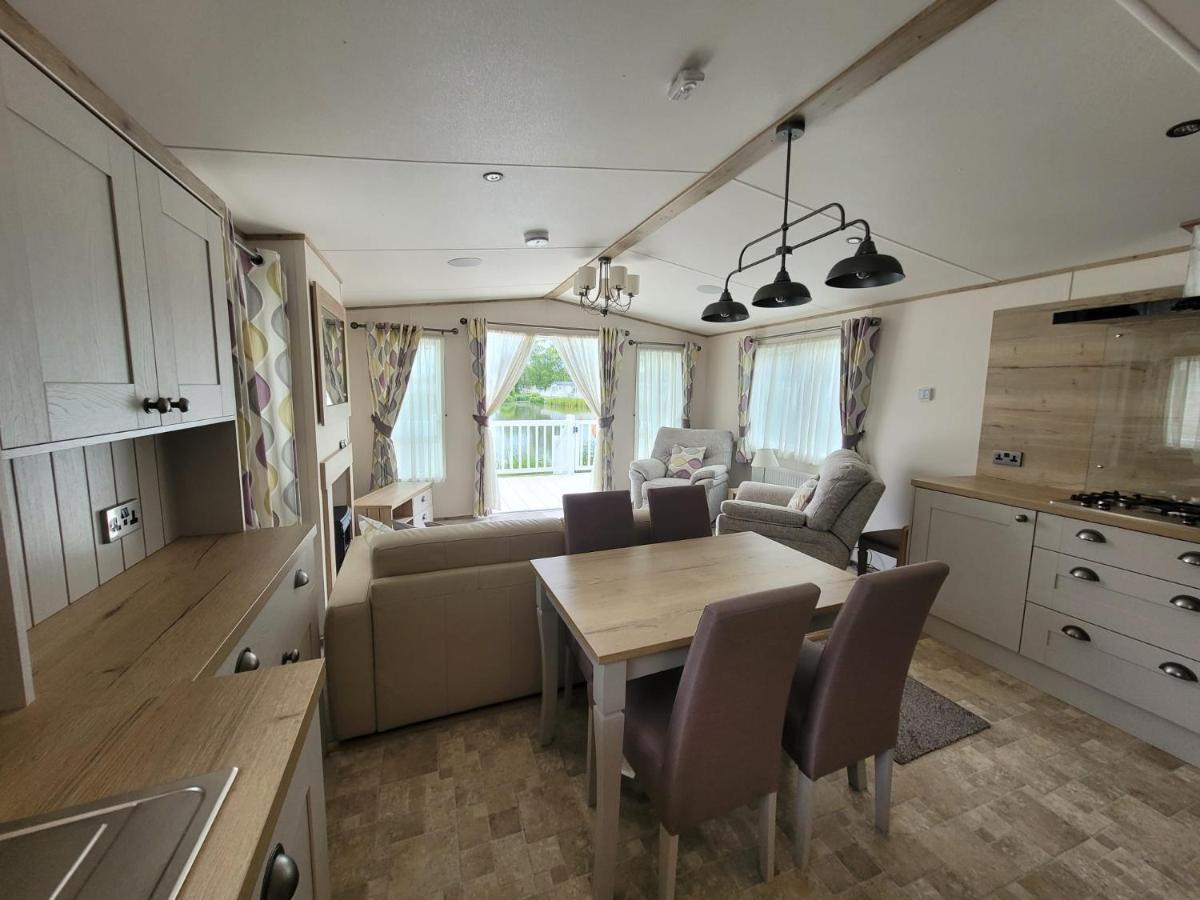 Lakeside Cotswold Holiday Home Cirencester Eksteriør bilde