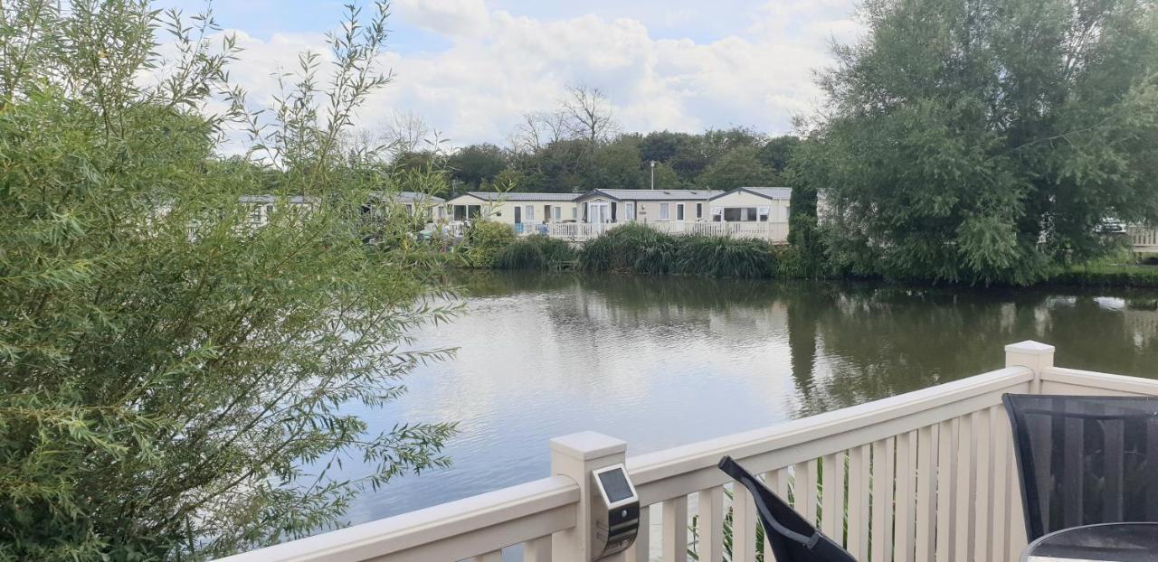 Lakeside Cotswold Holiday Home Cirencester Eksteriør bilde