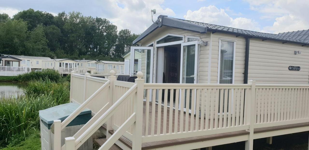 Lakeside Cotswold Holiday Home Cirencester Eksteriør bilde