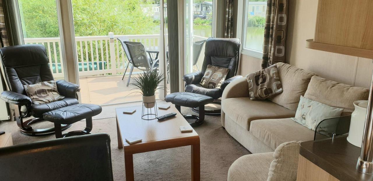 Lakeside Cotswold Holiday Home Cirencester Eksteriør bilde