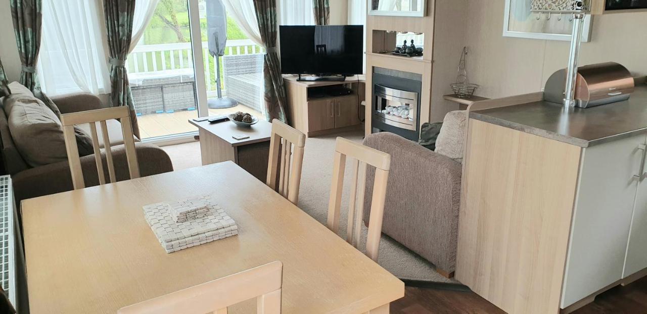 Lakeside Cotswold Holiday Home Cirencester Eksteriør bilde