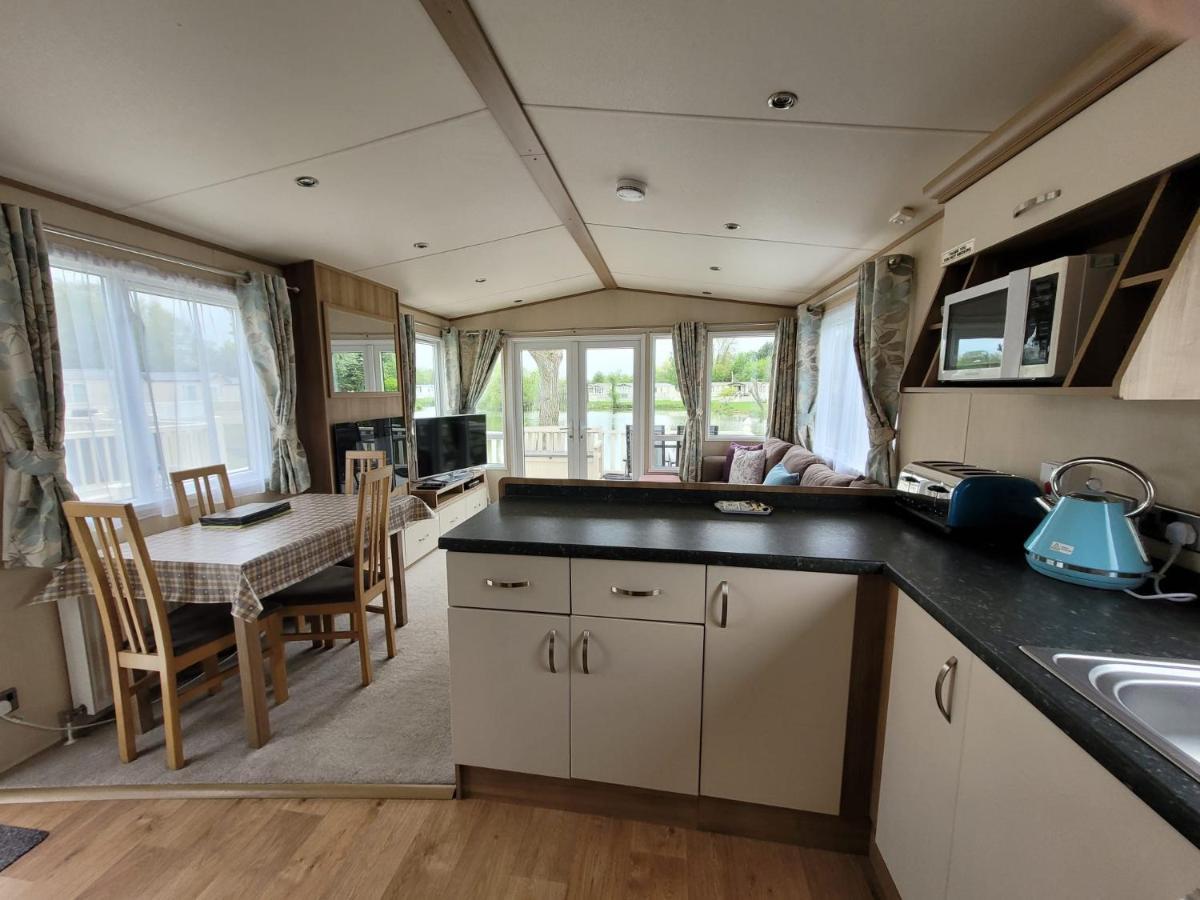 Lakeside Cotswold Holiday Home Cirencester Eksteriør bilde