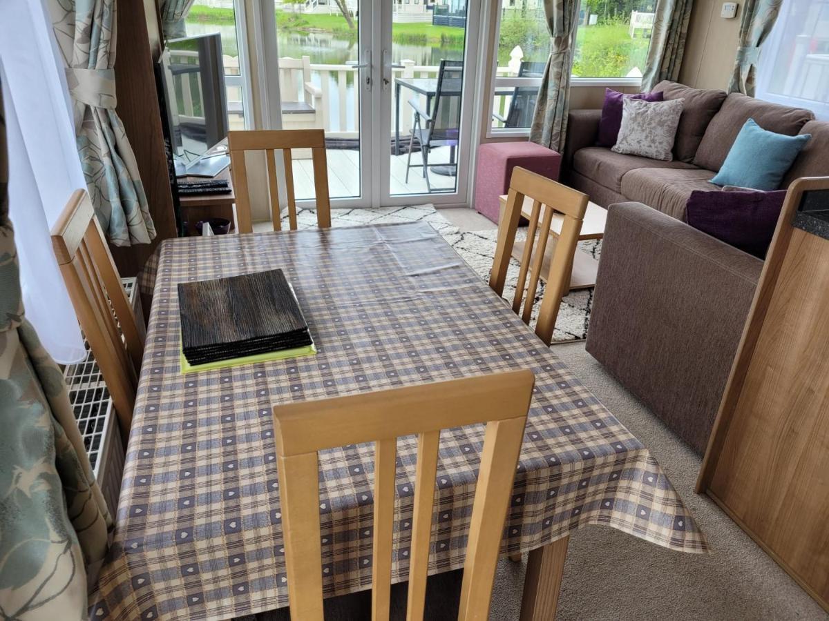 Lakeside Cotswold Holiday Home Cirencester Eksteriør bilde