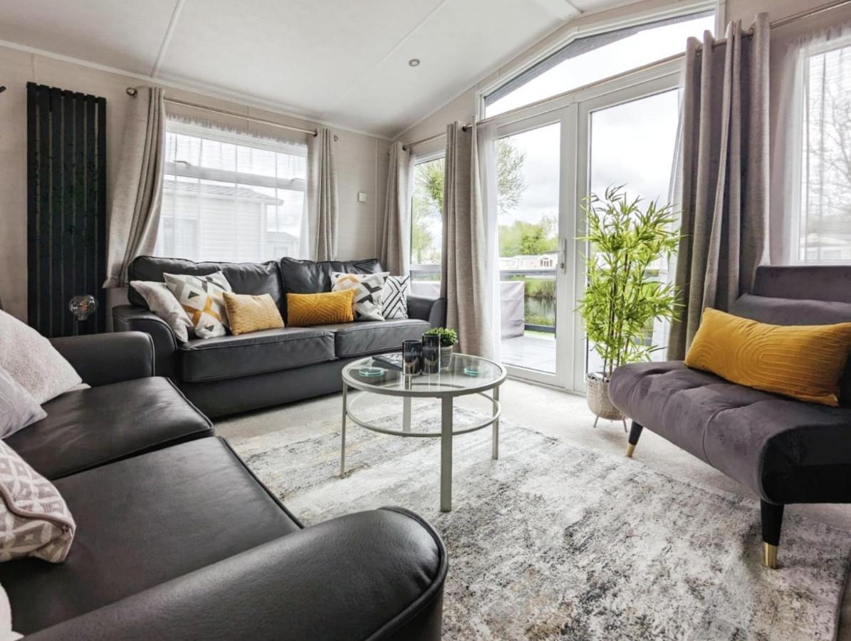 Lakeside Cotswold Holiday Home Cirencester Eksteriør bilde