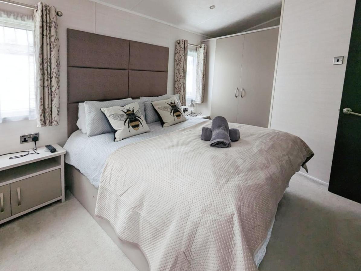 Lakeside Cotswold Holiday Home Cirencester Eksteriør bilde