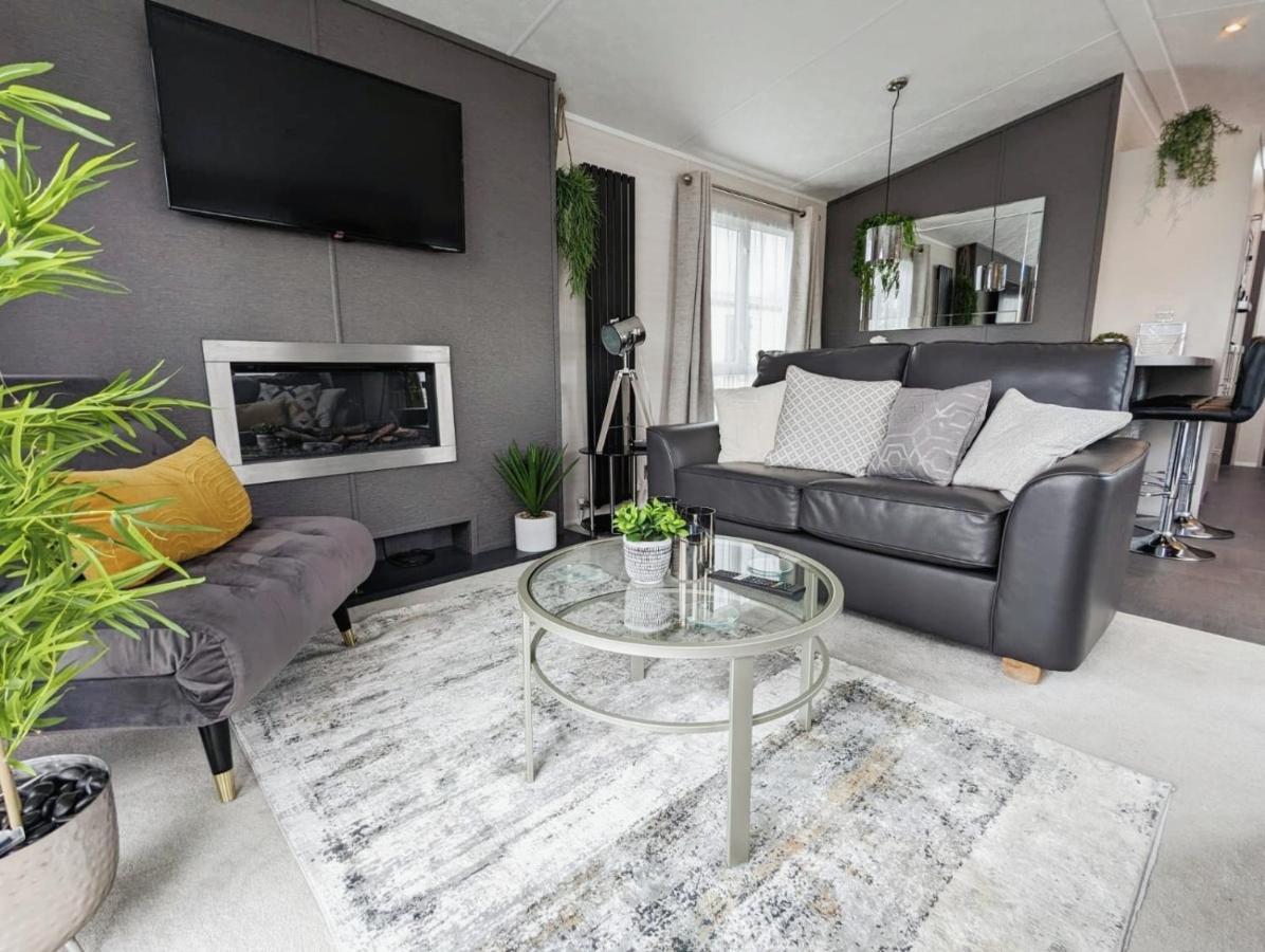 Lakeside Cotswold Holiday Home Cirencester Eksteriør bilde