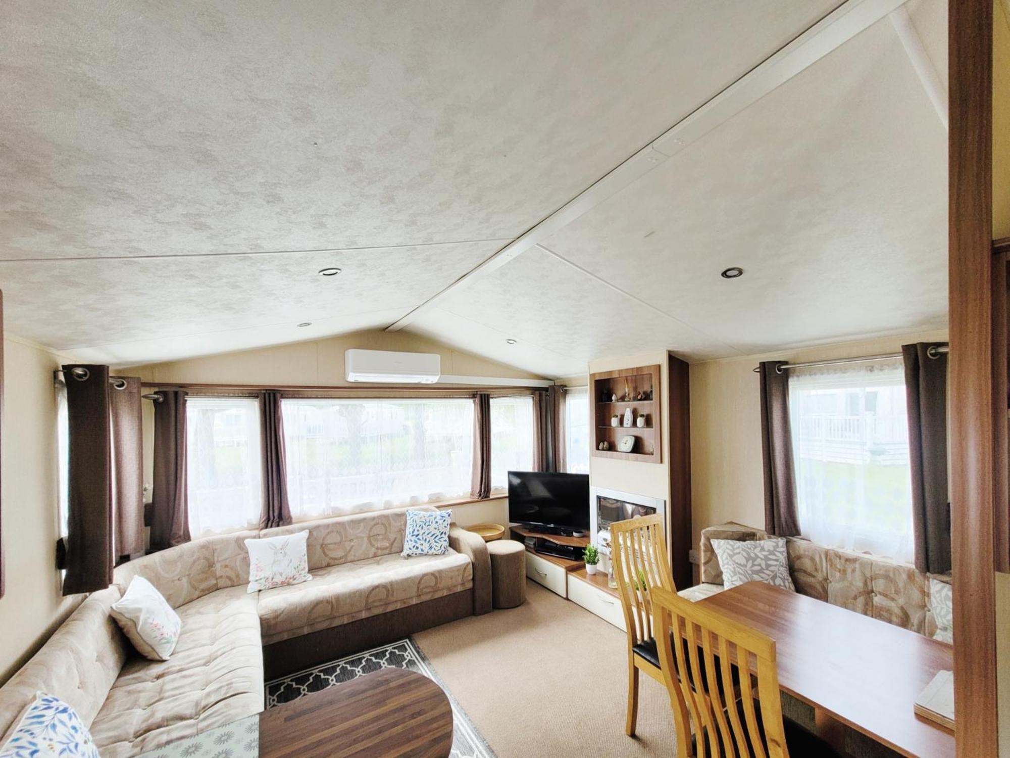 Lakeside Cotswold Holiday Home Cirencester Eksteriør bilde