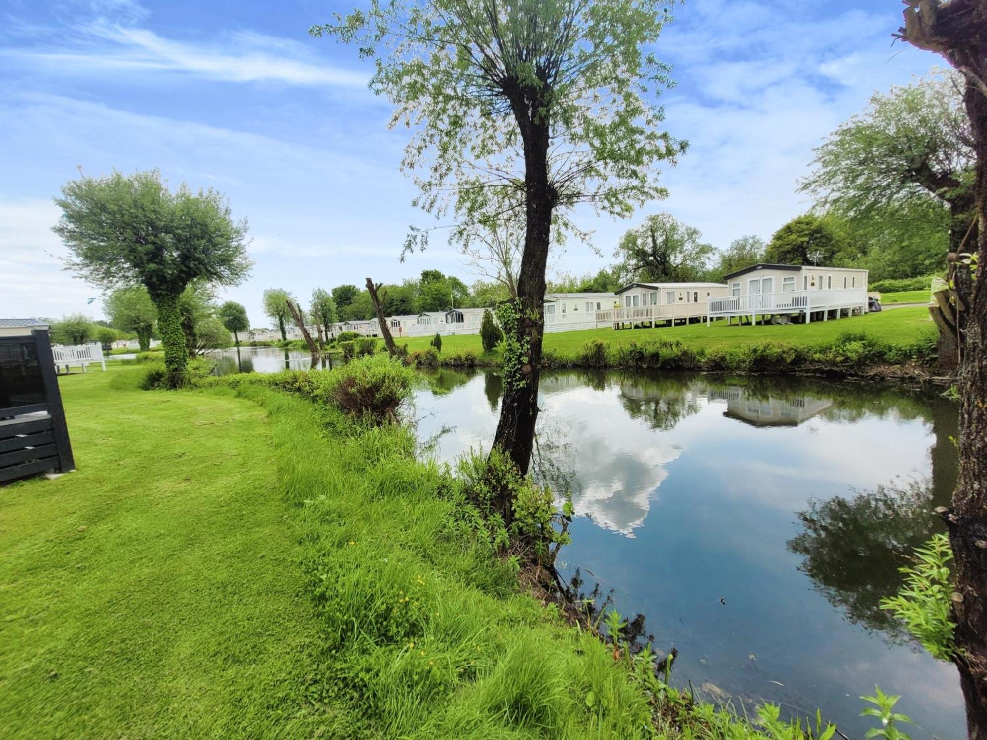 Lakeside Cotswold Holiday Home Cirencester Eksteriør bilde