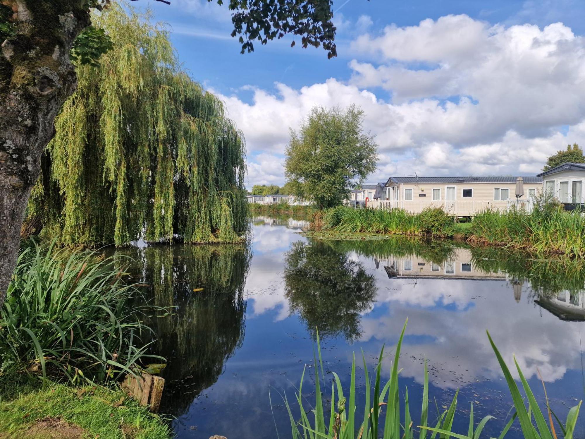Lakeside Cotswold Holiday Home Cirencester Eksteriør bilde