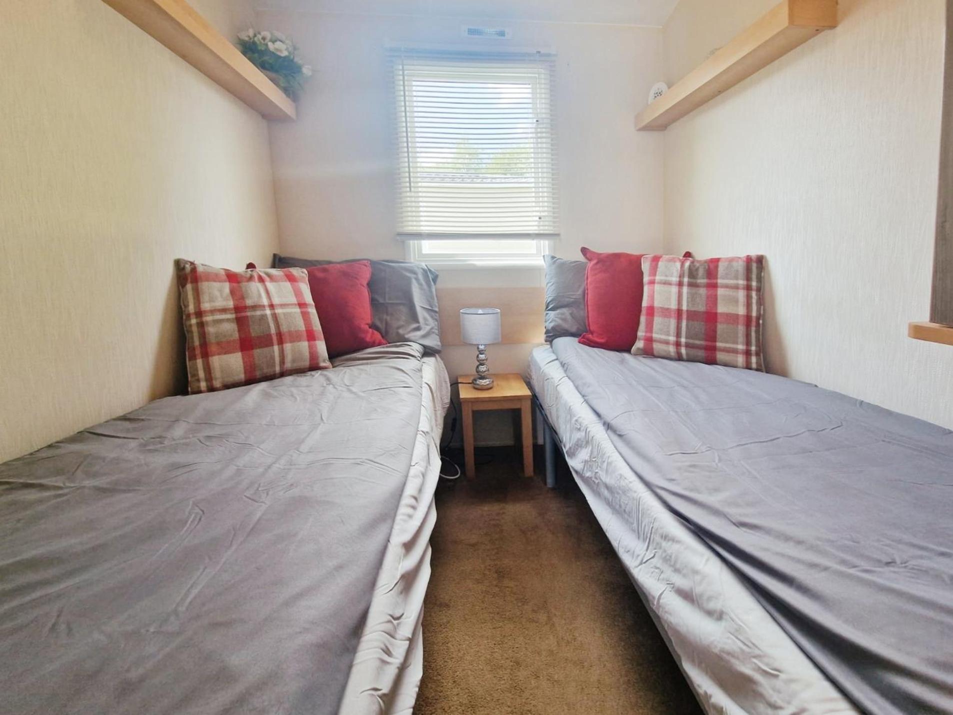 Lakeside Cotswold Holiday Home Cirencester Eksteriør bilde